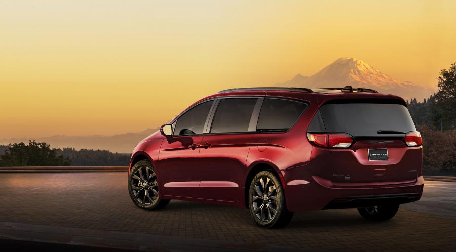  Chrysler Pacifica Limited 35th Anniversary (RU) 2019 года  (фото 3 из 13)
